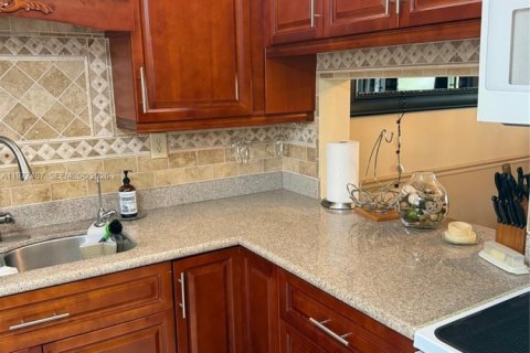 Copropriété à vendre à Tamarac, Floride: 2 chambres, 117.99 m2 № 2090537 - photo 9