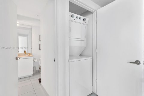 Copropriété à louer à Miami, Floride: 2 chambres, 111.48 m2 № 2145908 - photo 11