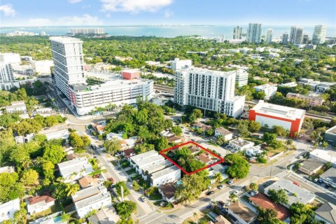 Propiedad comercial en venta en Miami, Florida № 1985650 - foto 1