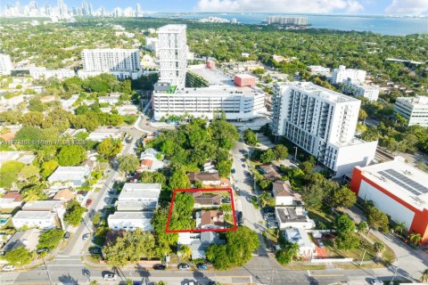 Propiedad comercial en venta en Miami, Florida № 1985650 - foto 4