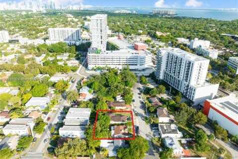 Propiedad comercial en venta en Miami, Florida № 1985650 - foto 5