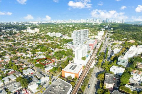 Propiedad comercial en venta en Miami, Florida № 1985650 - foto 3