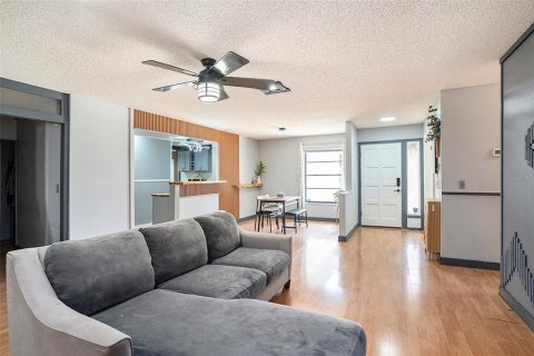 House in Tampa, Florida 3 bedrooms, 146.6 sq.m. № 1796782 - photo 6