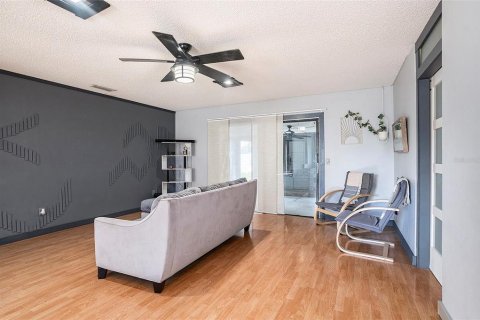 House in Tampa, Florida 3 bedrooms, 146.6 sq.m. № 1796782 - photo 4
