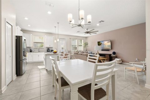 Townhouse in STOREY LAKE in Kissimmee, Florida 3 bedrooms, 173.63 sq.m. № 2229096 - photo 4