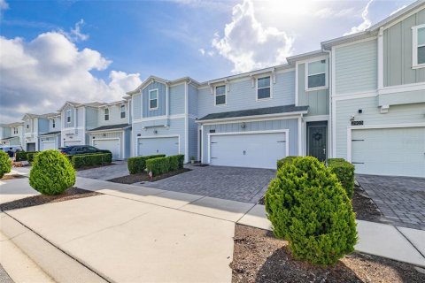 Townhouse in STOREY LAKE in Kissimmee, Florida 3 bedrooms, 173.63 sq.m. № 2229096 - photo 2