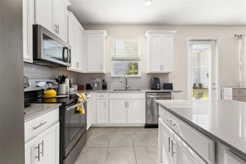 Townhouse in STOREY LAKE in Kissimmee, Florida 3 bedrooms, 173.63 sq.m. № 2229096 - photo 8