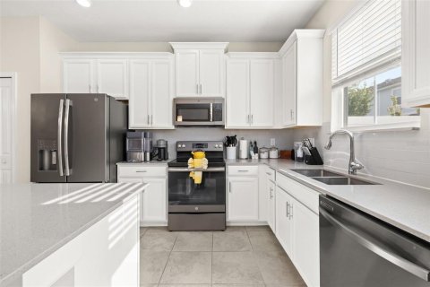Townhouse in STOREY LAKE in Kissimmee, Florida 3 bedrooms, 173.63 sq.m. № 2229096 - photo 10