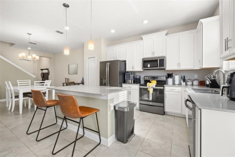 Townhouse in STOREY LAKE in Kissimmee, Florida 3 bedrooms, 173.63 sq.m. № 2229096 - photo 9
