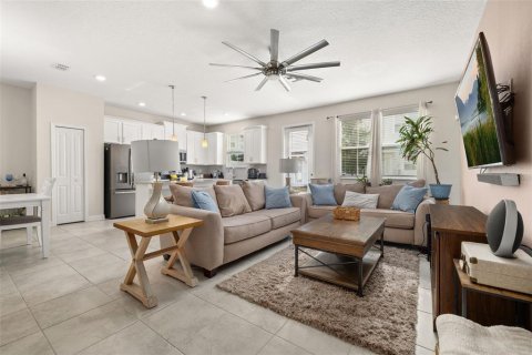 Townhouse in STOREY LAKE in Kissimmee, Florida 3 bedrooms, 173.63 sq.m. № 2229096 - photo 14