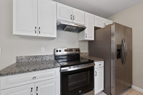 House in Brandon, Florida 3 bedrooms, 108.6 sq.m. № 2406576 - photo 16