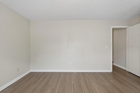 House in Brandon, Florida 3 bedrooms, 108.6 sq.m. № 2406576 - photo 27