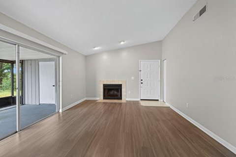 House in Brandon, Florida 3 bedrooms, 108.6 sq.m. № 2406576 - photo 7