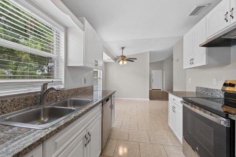 House in Brandon, Florida 3 bedrooms, 108.6 sq.m. № 2406576 - photo 19