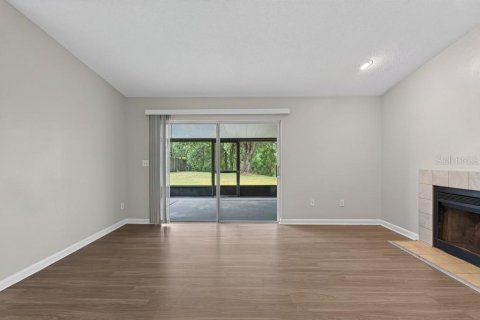House in Brandon, Florida 3 bedrooms, 108.6 sq.m. № 2406576 - photo 5