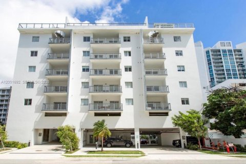 Купить кондоминиум в Майами, Флорида 1 спальня, 59.55м2, № 2065531 - фото 3