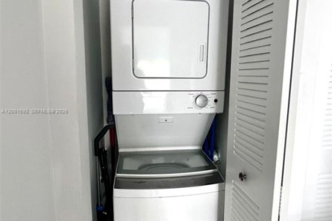 Купить кондоминиум в Майами, Флорида 1 спальня, 59.55м2, № 2065531 - фото 17