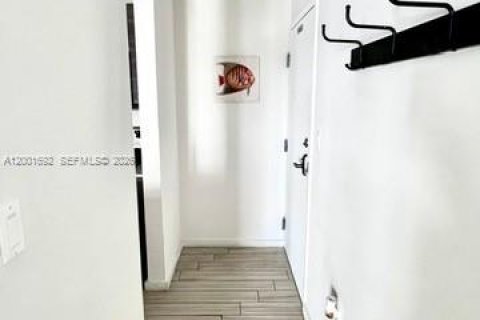 Купить кондоминиум в Майами, Флорида 1 спальня, 59.55м2, № 2065531 - фото 15