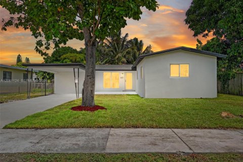 Villa ou maison à vendre à West Park, Floride: 4 chambres, 145.95 m2 № 2340917 - photo 2