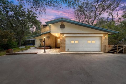 House in Silver Springs Shores, Florida 3 bedrooms, 152.45 sq.m. № 1733016 - photo 1