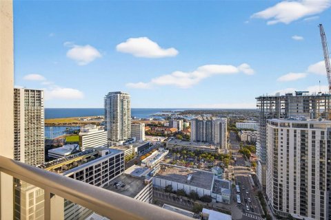 Condo in Saint Petersburg, Florida, 3 bedrooms № 2124258 - photo 9
