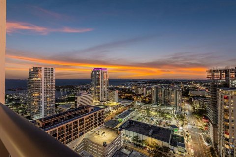 Condo in Saint Petersburg, Florida, 3 bedrooms № 2124258 - photo 11