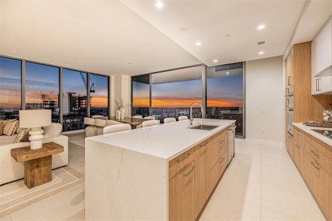 Condo in Saint Petersburg, Florida, 3 bedrooms № 2124258 - photo 16