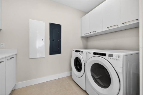 Condo in Saint Petersburg, Florida, 3 bedrooms № 2124258 - photo 27