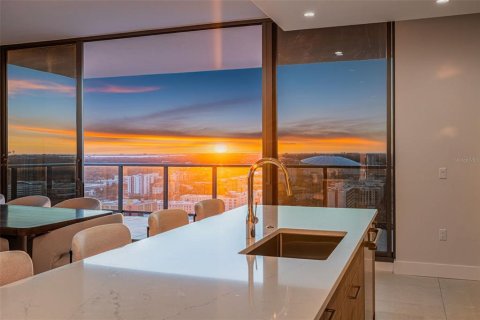 Condo in Saint Petersburg, Florida, 3 bedrooms № 2124258 - photo 10