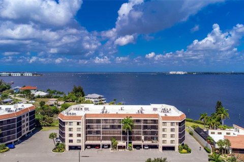 Condominio en Punta Gorda, Florida, 1 dormitorio  № 2112723