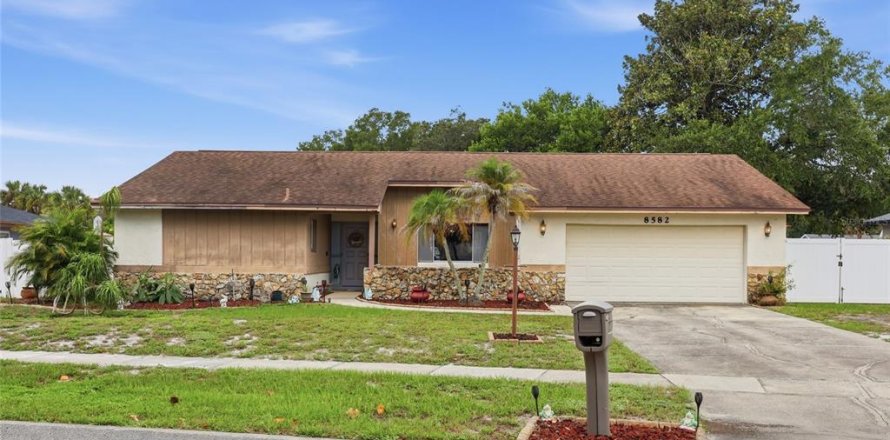 Villa ou maison à Orlando, Floride 4 chambres, 177.44 m2 № 2356155