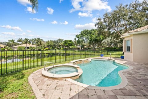 House in Boynton Beach, Florida 4 bedrooms, 265.79 sq.m. № 2381439 - photo 2