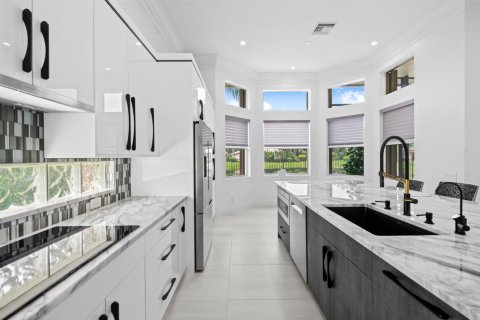 House in Boynton Beach, Florida 4 bedrooms, 265.79 sq.m. № 2381439 - photo 12