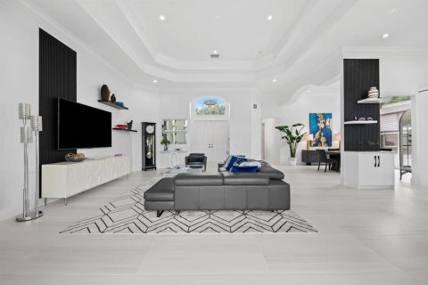 House in Boynton Beach, Florida 4 bedrooms, 265.79 sq.m. № 2381439 - photo 8