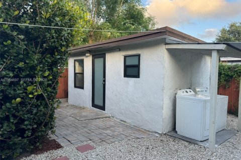 Casa en alquiler en Miami, Florida, 2 dormitorios, 72.74 m2 № 2026054 - foto 3