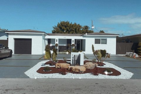 House in Miramar, Florida 3 bedrooms, 155.61 sq.m. № 2182671
