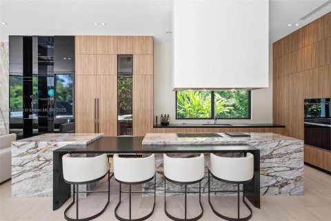 House in Coral Gables, Florida 7 bedrooms, 829.99 sq.m. № 1872383 - photo 27