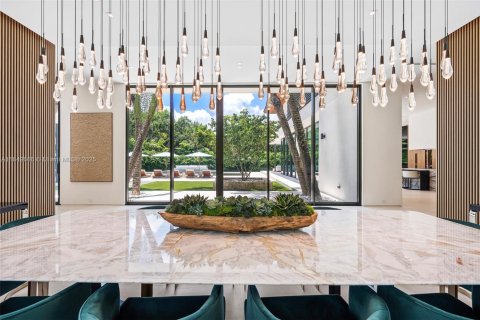House in Coral Gables, Florida 7 bedrooms, 829.99 sq.m. № 1872383 - photo 23