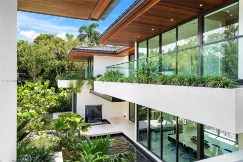 House in Coral Gables, Florida 7 bedrooms, 829.99 sq.m. № 1872383 - photo 12