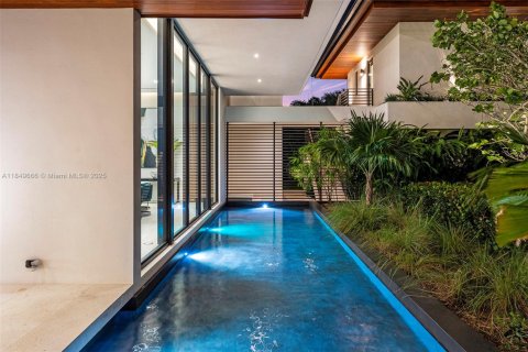 House in Coral Gables, Florida 7 bedrooms, 829.99 sq.m. № 1872383 - photo 9