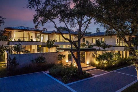 House in Coral Gables, Florida 7 bedrooms, 829.99 sq.m. № 1872383 - photo 1