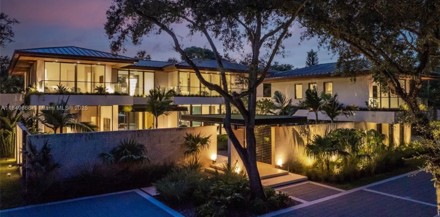 House in Coral Gables, Florida 7 bedrooms, 829.99 sq.m. № 1872383