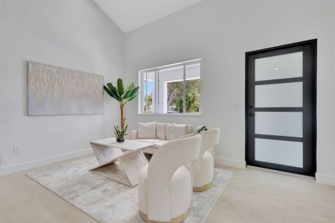 Villa ou maison à vendre à West Palm Beach, Floride: 3 chambres, 195.19 m2 № 2432463 - photo 2