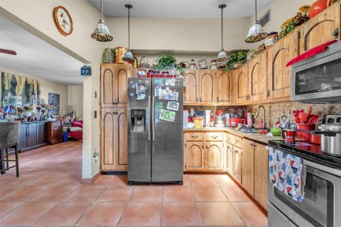 Casa en venta en Hialeah, Florida, 5 dormitorios, 179.49 m2 № 1946345 - foto 11