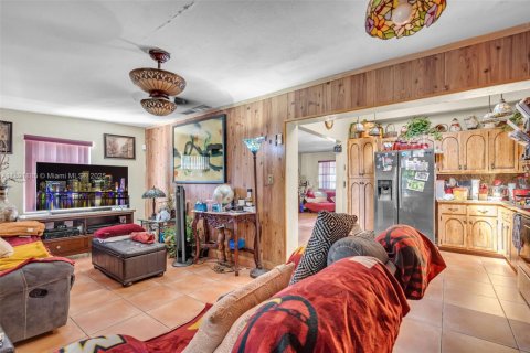 Casa en venta en Hialeah, Florida, 5 dormitorios, 179.49 m2 № 1946345 - foto 10