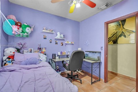Casa en venta en Hialeah, Florida, 5 dormitorios, 179.49 m2 № 1946345 - foto 12