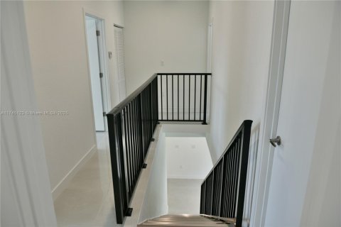 House in Florida City, Florida 5 bedrooms, 176.7 sq.m. № 1495990 - photo 16