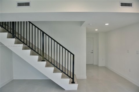 House in Florida City, Florida 5 bedrooms, 176.7 sq.m. № 1495990 - photo 10
