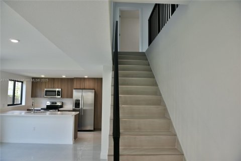 House in Florida City, Florida 5 bedrooms, 176.7 sq.m. № 1495990 - photo 9