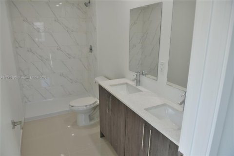 House in Florida City, Florida 5 bedrooms, 176.7 sq.m. № 1495990 - photo 7